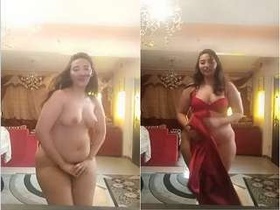 Arab girl accepts money in exchange for undressing and revealing her body
