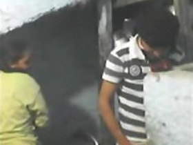 Egyptian neighbor knots up and delivers