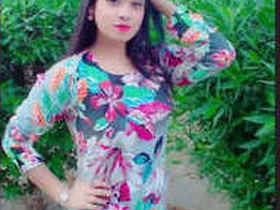 Hot Pakistani babe masturbates with dildo for intense pleasure