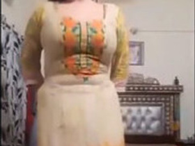 Watch a Pakistani girl move to the rhythm in this erotic video