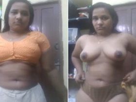 Desi's big boobs get bouncy and seductive in this XXX video