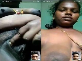 Tamil bhabhi shares her nude photos with her partner
