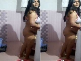 Desi bhabha with a big ass wipes rags in steamy video