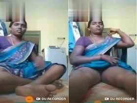 Tamil bhabhi flaunts her pussy on video call