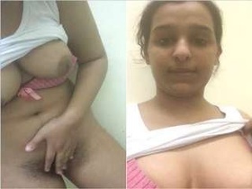 Indian girl flaunts her body in a steamy video