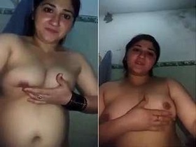Pakistani wife bares her body for the camera