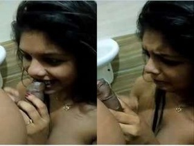 Watch a stunning Tamil girl give an exclusive blowjob