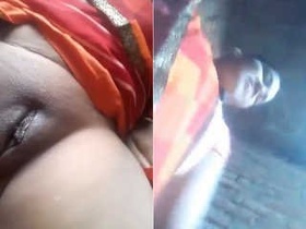 Indian bhabhi masturbates with her hands