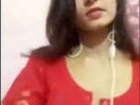 Stunning Indian girl records her boyfriend's romantic proposal on Valentine's Day