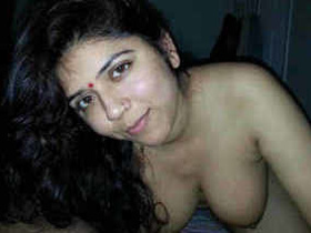 Gujju bhabhi pleasures her husband with a blowjob