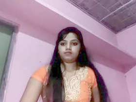 Indian babe flaunts her cute body and big boobs