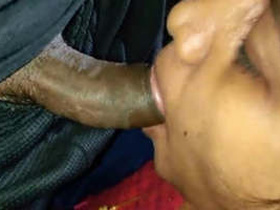 Tamil girl performs a blowjob in a video clip
