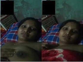 Horny Indian bhabhi reveals her breasts and pussy