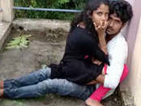 Desi couple enjoys outdoor sex