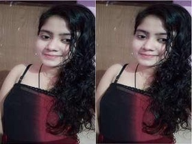 Desi hottie flaunts her naked body in India's hottest video