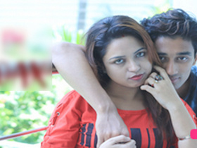 Indian guy has sex with his timid girlfriend