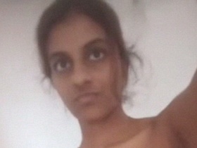 Naked Tamil girl pleasures herself through MMS