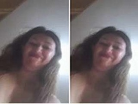 Pakistani bhabhi gets naughty in front of the camera