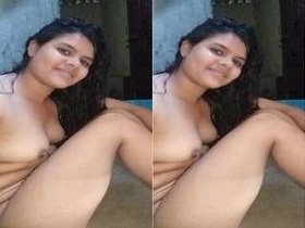 A naughty Indian bhabhi films herself in the nude
