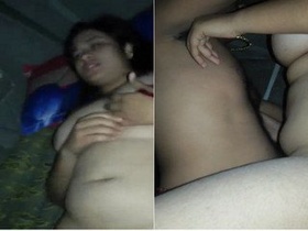 Desi Indian girl gets anal pleasure in a car