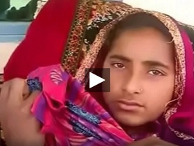 Desi teen exposes her body to a stranger in a village