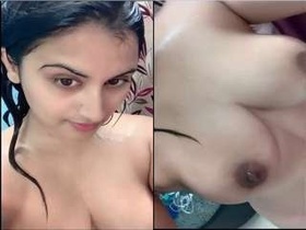 Desi Indian girl flaunts her nude body in seductive selfie