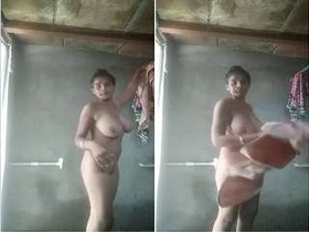 Busty Indian babe takes a bath