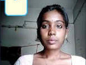 Desi Indian girl flaunts her breasts on Vk