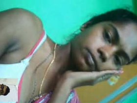 Indian girl gives phone sex in video call