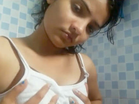 Desi girl's part 1: Cute and horny in video clip