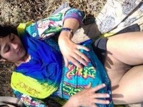 Desi pussies on full display in outdoor sex video