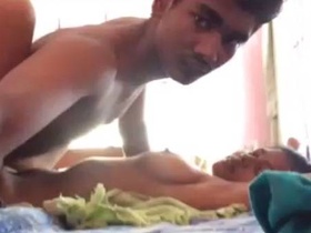 Desi girlfriend gets fucked in amateur video