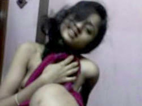 Indian girl with a juicy figure gets naughty
