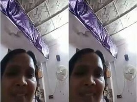 Exclusive Desi Bhabhi Gives a Sneak Peek of Her Juicy Pussy