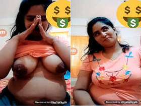 Indian amateur girl flaunts her boobs on Facebook