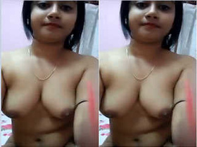 Amateur Indian girl flaunts her boobs and pussy in exclusive video