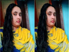 Amateur Indian girl from the village shows off her tits in exclusive video