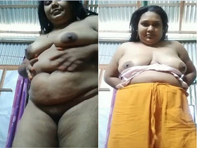 Amateur Indian bhabhi flaunts her big boobs and pussy