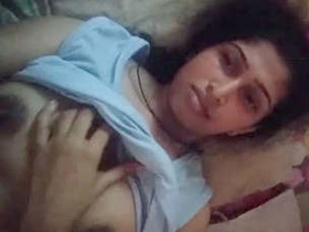 Desi girl records nude selfies and shows off her sexy curves