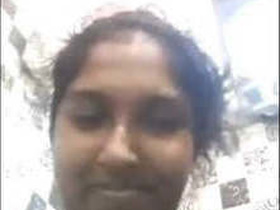 Lankan Tamil girl reveals her boobs and pussy in a video call