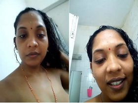 Indian amateur bhabhi records her selfies for lover