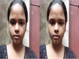 Priya, a cute Indian girl, in an exclusive bathing video