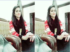 Pakistani babe flaunts her big boobs and pussy in exclusive video