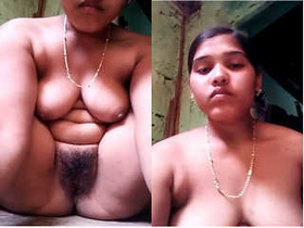 Desi girl bares her breasts and muff in exclusive video