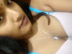 Tamil girl shows off her beauty in four captivating clips