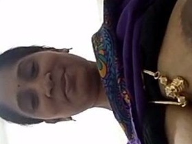 Mallu auntie goes nude on video call