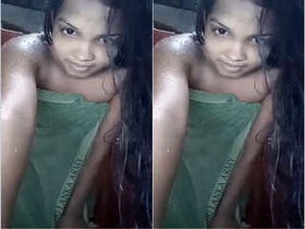 Sri Lankan beauty bares her breasts and pussy in exclusive video