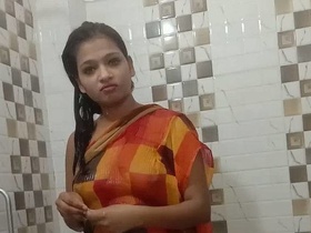 Solo video of Sarika's sensual bathing session