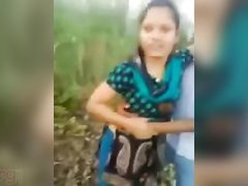 Desi country hottie gets naughty in outdoor MMS scandal