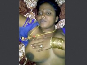 Indian wife gives oral pleasure at night